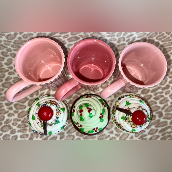 Christmas Cupcake Shape Coffee Mug Cup By Ganz Whipped Cream Holly Lid 3pc - Picture 5 of 13